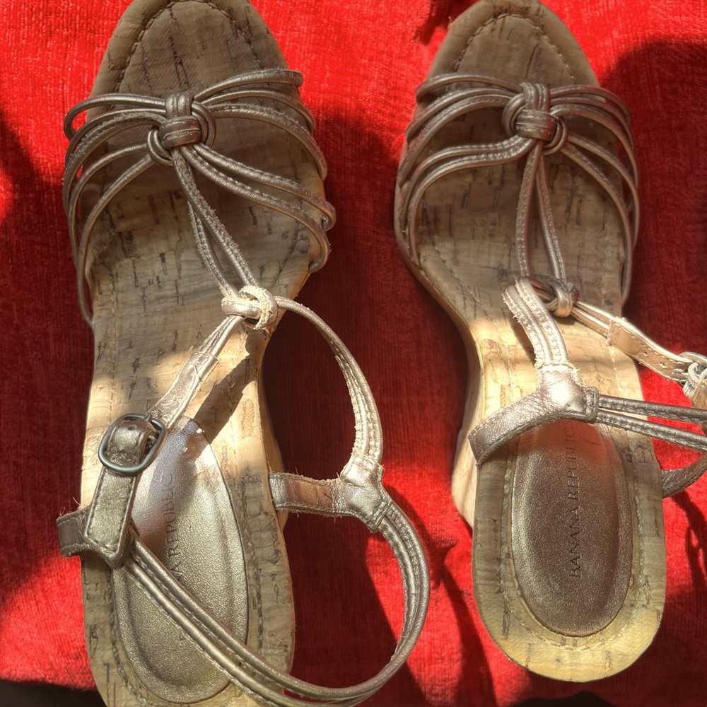 🍌SOLD! Sold. Thank you. Banana Republic thick, cork-like heals!🍌
